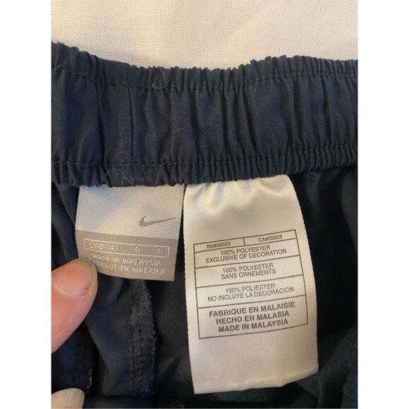 Nike shorts rn#56323 navy woman's large 12-14 navy - Picture 5 of 7